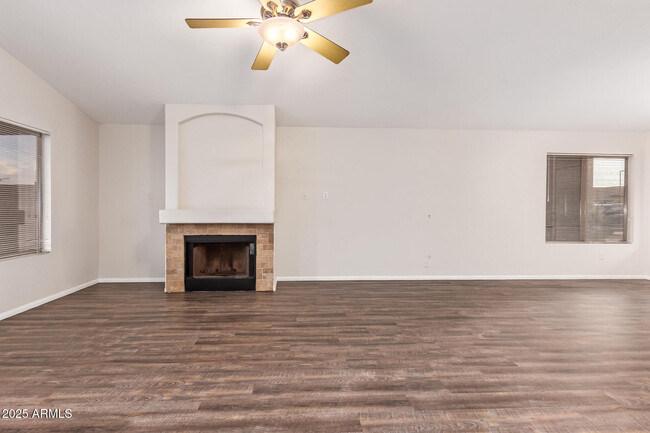 Building Photo - 1427 S Western Skies Dr
