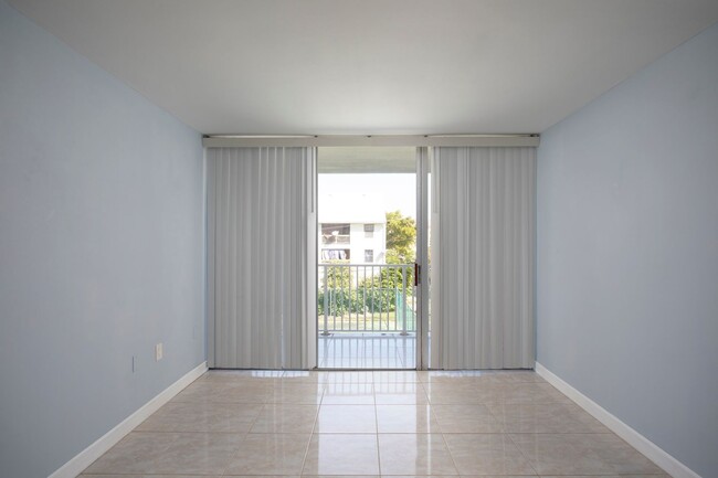 Building Photo - One Bedroom Apartment in Santa Clara