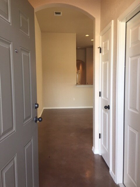 Foto del edificio - 722 Saengerhalle Rd