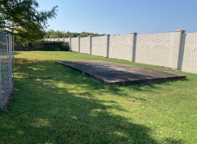 Building Photo - 1506 Oak Hollow Dr