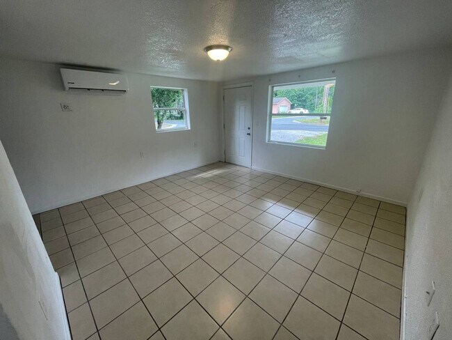 Building Photo - Elliott St