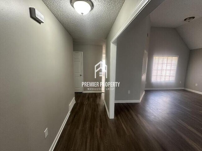 Building Photo - 6777 Castlegate Cove