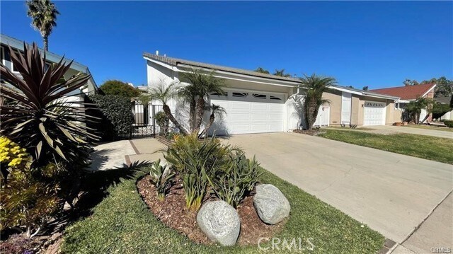 Foto principal - 24851 Oak Creek Ln