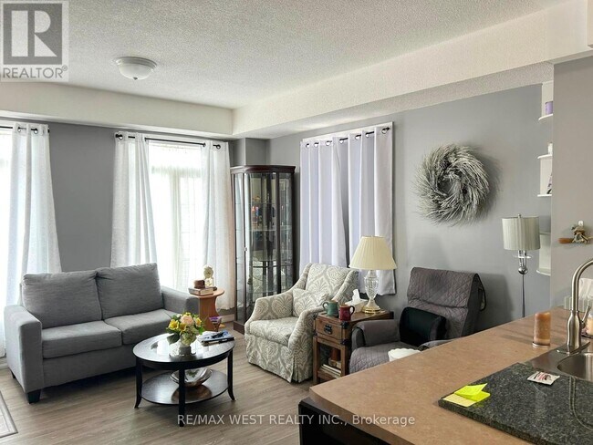 Photo du bâtiment - 358 Edgehill Dr