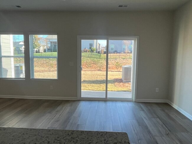 Foto del edificio - 5113 Brailey Cir