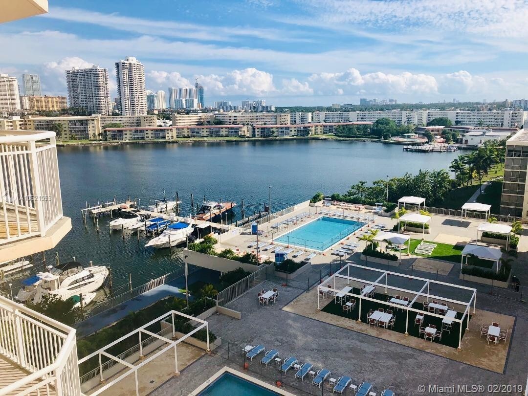 Primary Photo - 18071 Biscayne Blvd