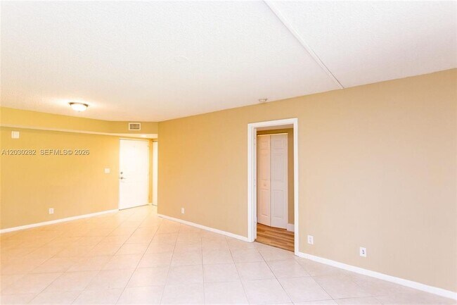Foto del edificio - 5721 Riverside Dr
