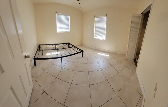 Building Photo - 709 Wisteria Ave