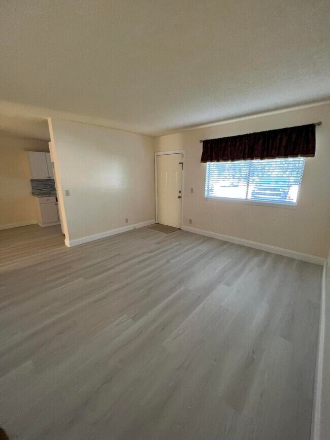 Building Photo - 400 Nottingham Cir