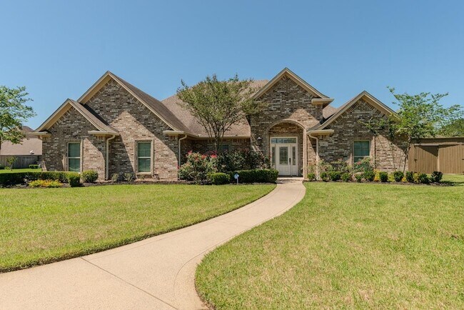 Foto del edificio - 313 Winding Brook Dr