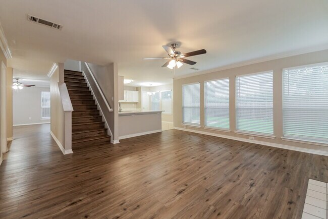 Foto del edificio - 327 Stately Oak Ln
