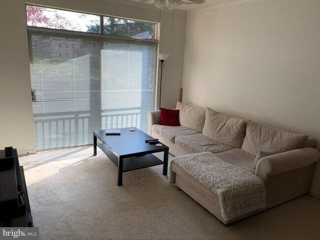 Foto del edificio - 1855 Stratford Park Pl
