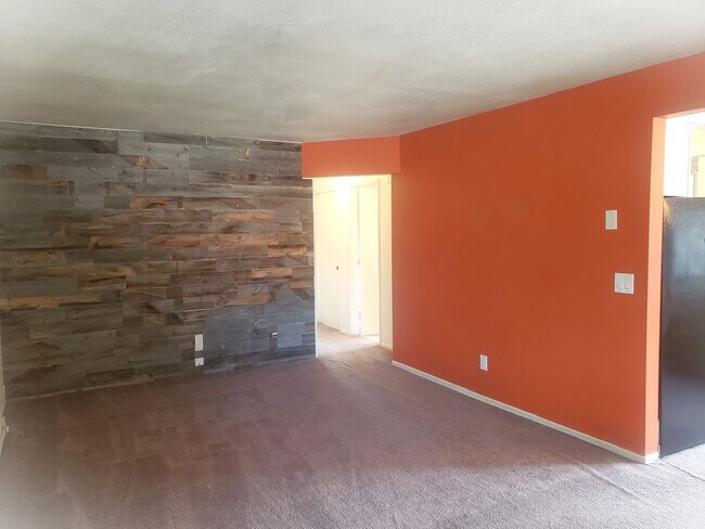 Building Photo - Mid Century Condo in Irvington W/S/T Included