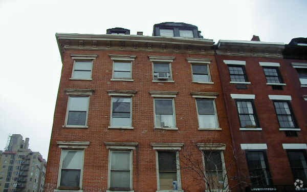 Building Photo - 402 W 22nd St