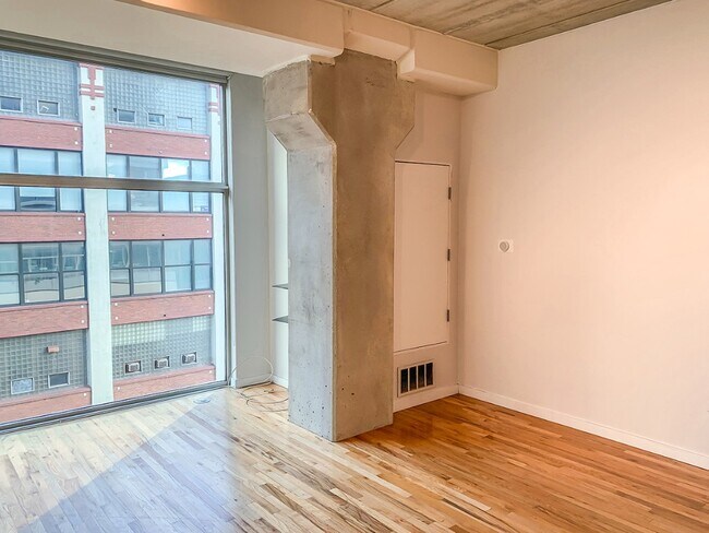 Building Photo - 630 N Franklin St