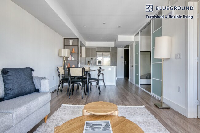 Foto del edificio - 1539 Purdue Ave