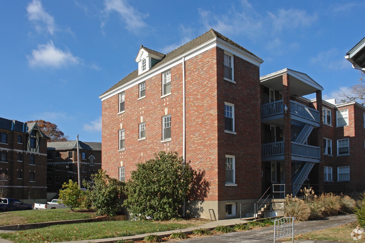 Building Photo - 2001 Spring Dr