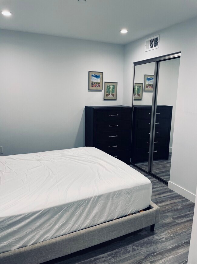 Building Photo - 312 S Orange Dr