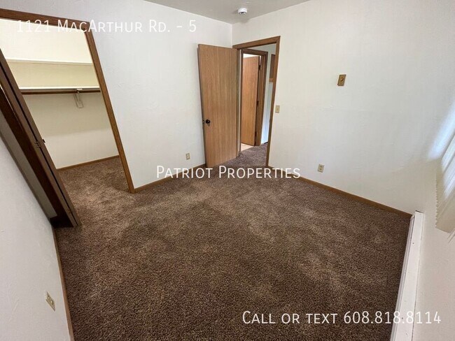 Foto del edificio - 1121 Mac Arthur Rd