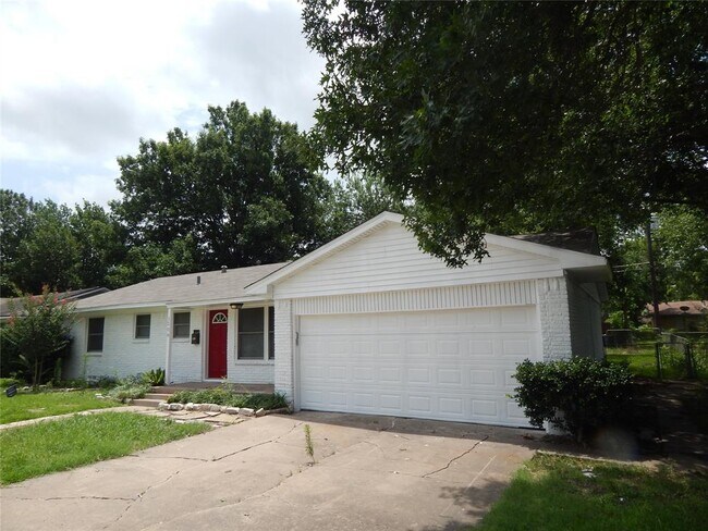 Building Photo - 1206 Alamo Ln