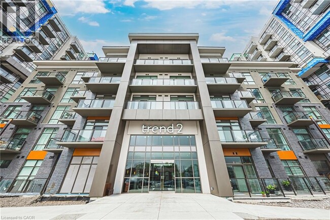 Building Photo - 460 DUNDAS St
