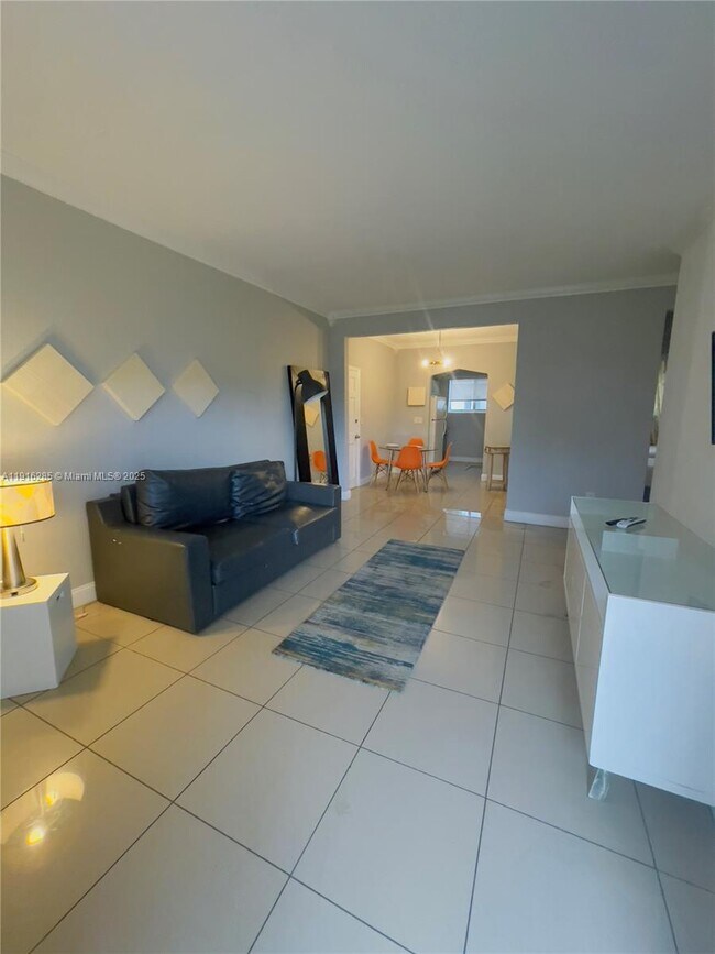 Foto del edificio - 8100 Harding Ave