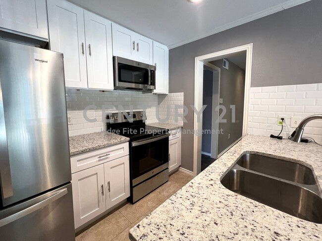 Foto del edificio - Updated 2/2 Condo in Great North Dallas Lo...