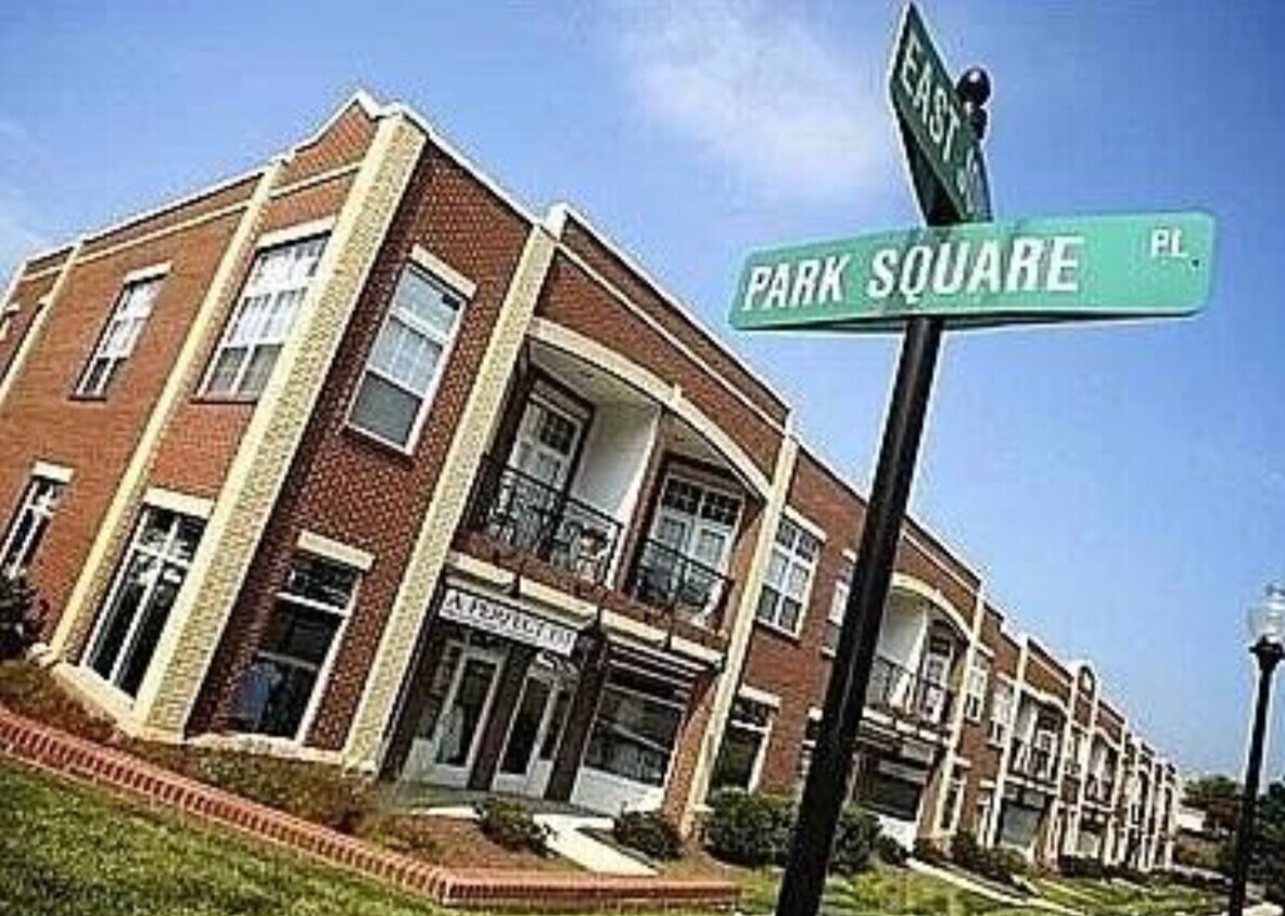 Foto principal - 214 Park Square Plz