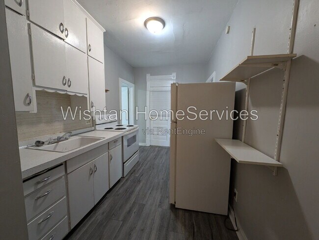 Foto del edificio - 448 W 3rd Ave