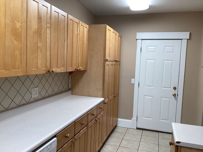 Building Photo - 210 Monroe St 4BR/1.5BA (Middletown)