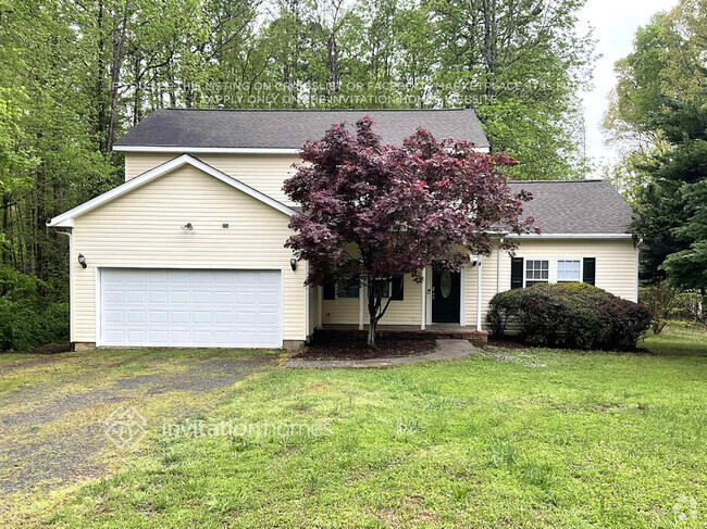 Building Photo - 2611 Meadow Ln