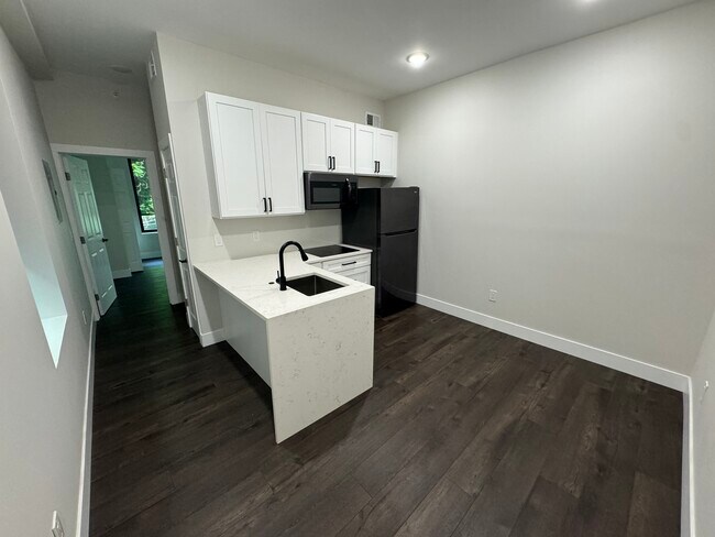Foto del edificio - 4606 Woodland Ave