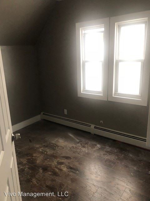 Primary Photo - 220 Garside St