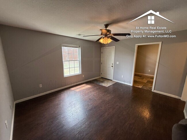 Foto del edificio - 537 Collier Ln