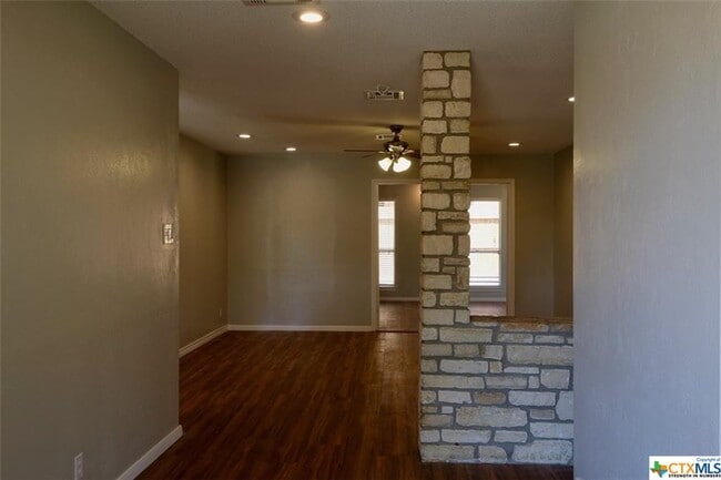 Building Photo - 3910 Midway Dr