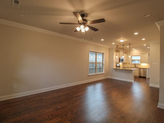 Building Photo - East Limestone Area!