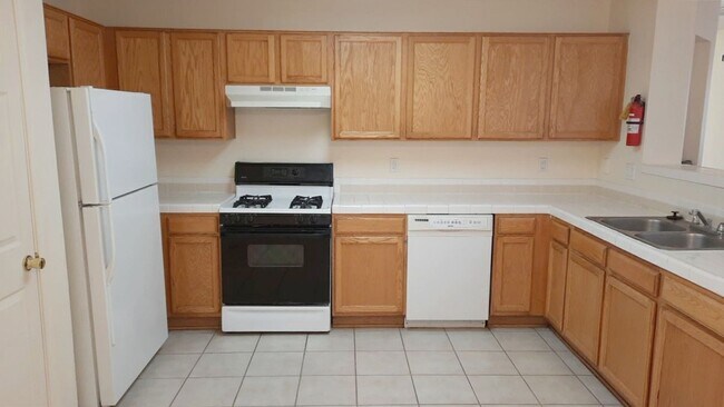 Building Photo - 4 Bedroom, 2.5 Bathroom! Lovely Home Comin...