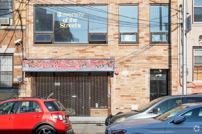 Foto del edificio - 2381 Belmont Ave