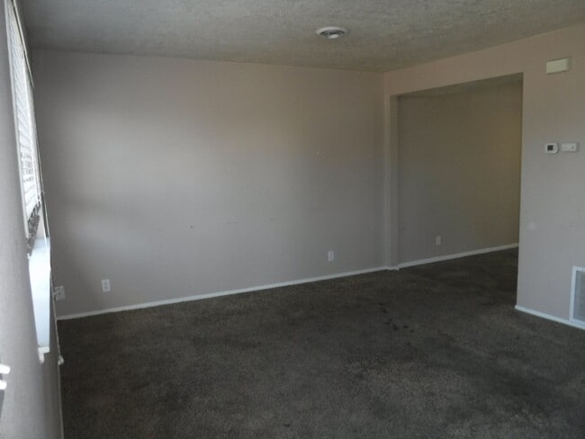 Building Photo - Orchard St Triplex