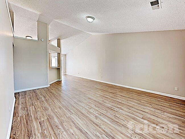 Building Photo - 3041 Old House Cir