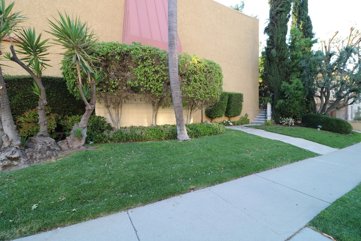 Primary Photo - Townhome for Lease in Desirable Encino!