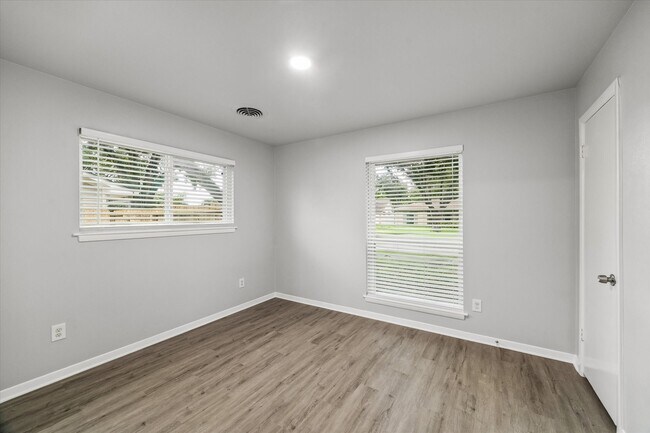 Foto del edificio - 4114 Hill Oak Dr