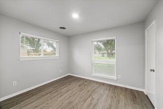 Building Photo - 4114 Hill Oak Dr