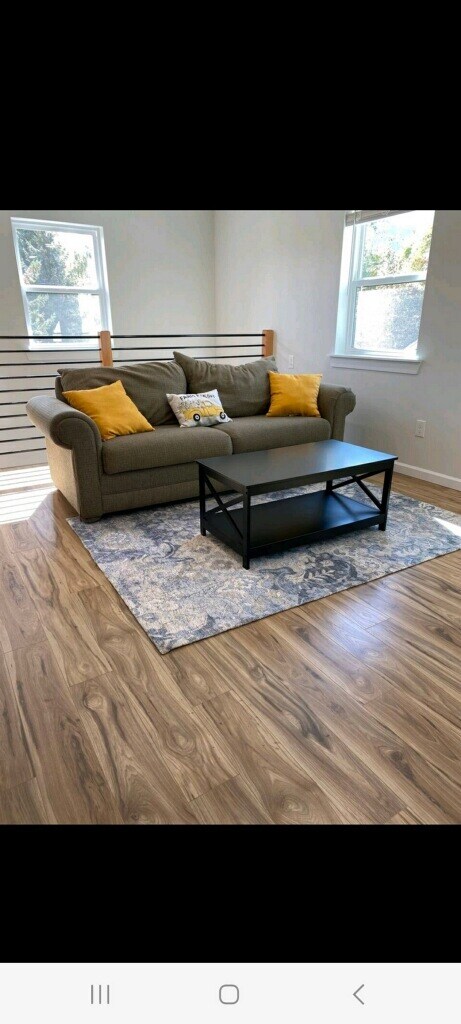 Foto del edificio - 5854 Locust Ln