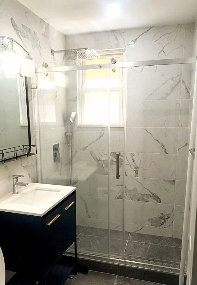 Foto del edificio - 1174 E 38th St