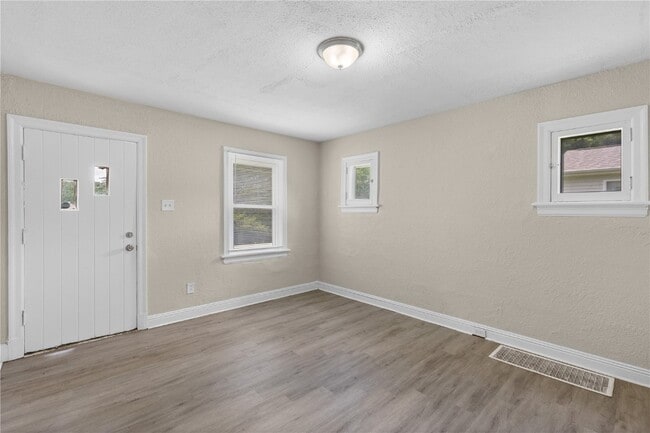 Building Photo - 10194 Imperial Dr