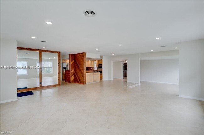 Building Photo - 4 br, 3 bath House - 308 N Crescent Dr