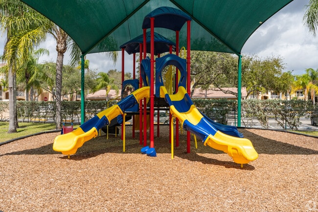 Building Photo - Club Caribe