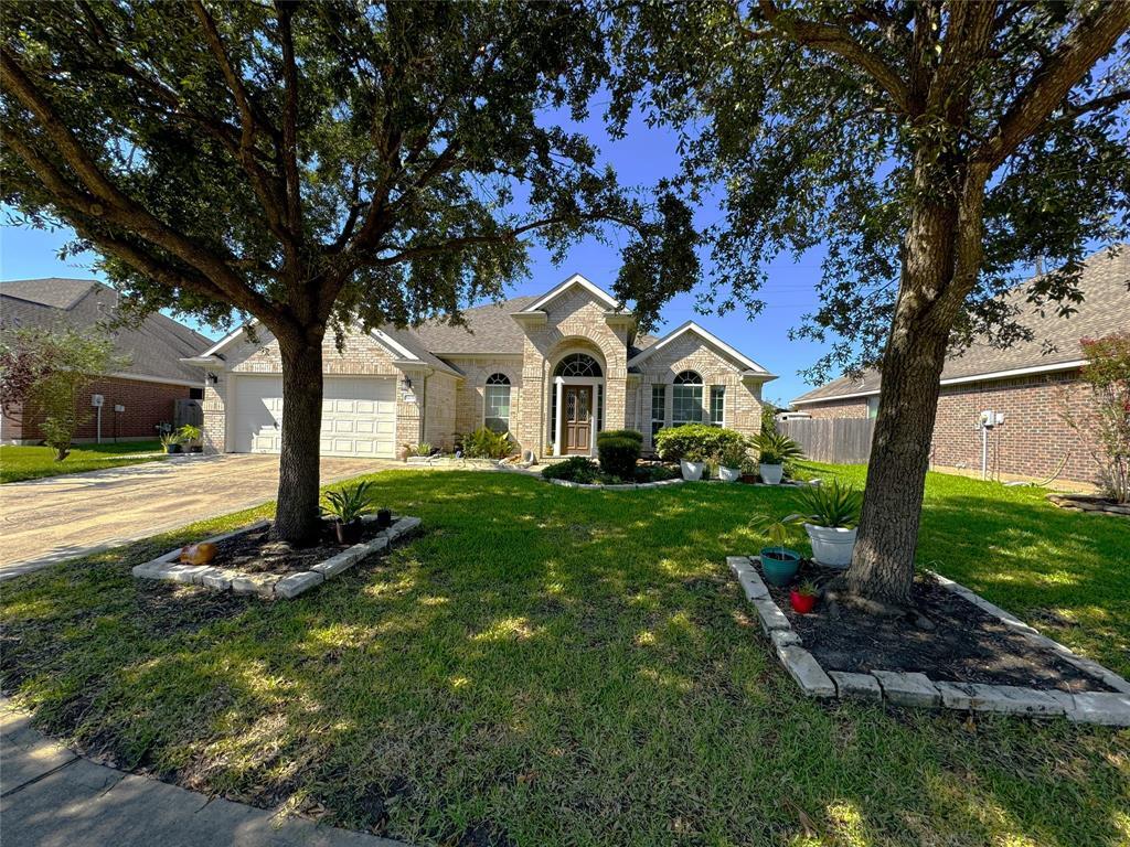 Foto principal - 18330 Memorial Falls Dr