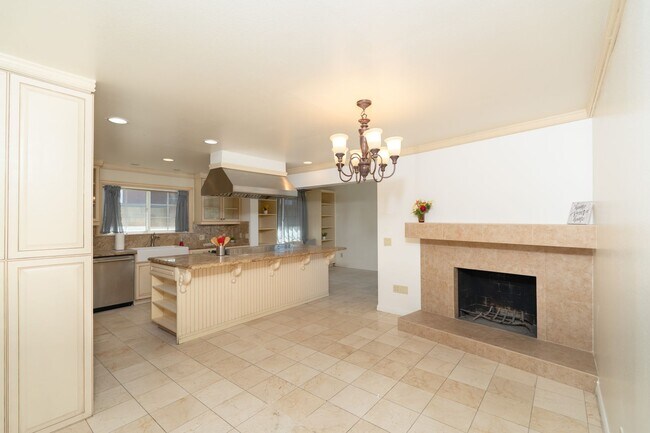 Foto del edificio - Beautiful & Spacious Home in Rowland Heights